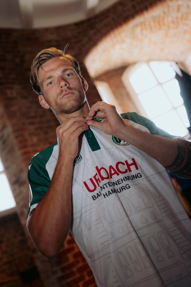 
                  
                    Sondertrikot "Holstentor" zum DFB-Pokal
                  
                