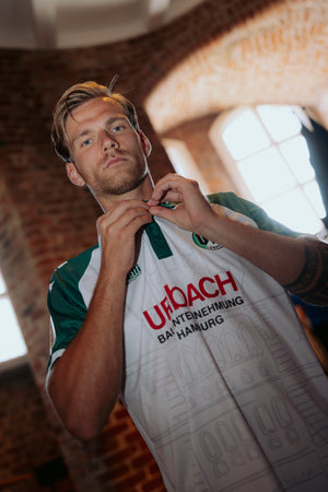 
                  
                    Sondertrikot "Holstentor" zum DFB-Pokal
                  
                