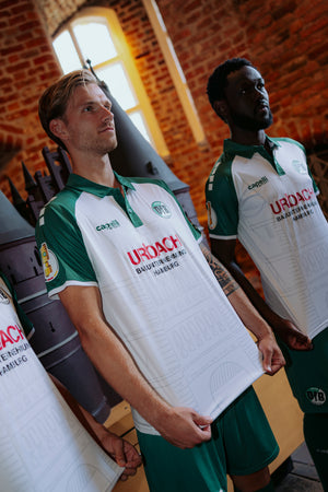 
                  
                    Sondertrikot "Holstentor" zum DFB-Pokal
                  
                